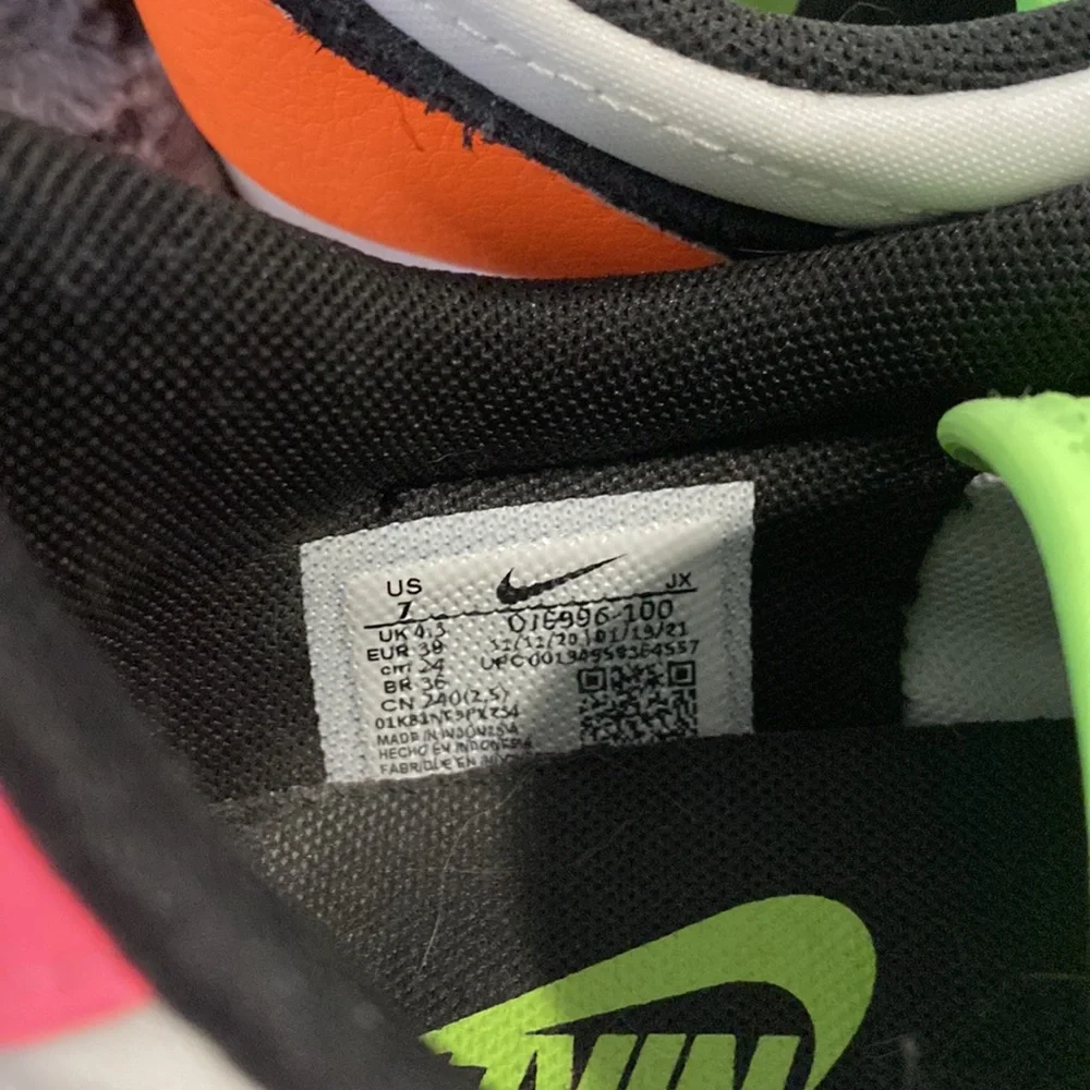 Nike Women's DBreak Shoes - Picture 2 of 10